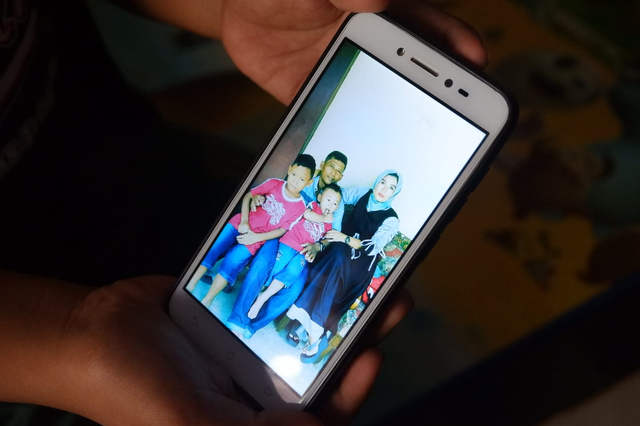 Kisah 2 Anak di Bandar Lampung yang Ditinggal Meninggal Ayahnya karena COVID-19 (1)