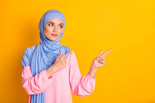 Ilustrasi baju pink dengan jilbab. Sumber: pixabay