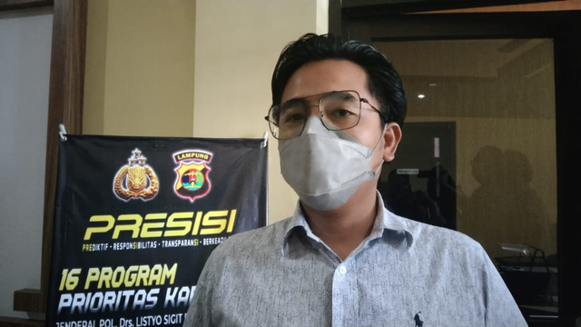 Gudang Berisi Ratusan Rokok Tanpa Pita Cukai di Bandar Lampung Digerebek (36923)