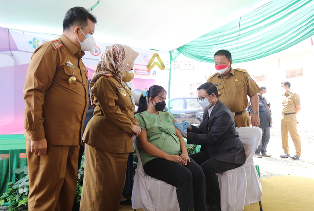 Cegah Risiko Tinggi, Ibu Hamil di Lampung Mulai Diberikan Vaksin COVID-19 (2)