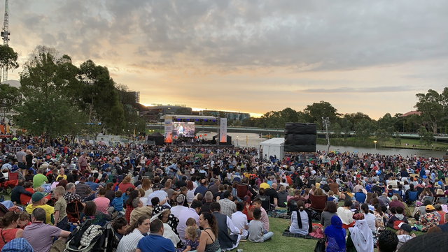 Gamba : Orang-orang bersosialisasi di acara Australian Day 2019 (sumber : Dokumen Pribadi)