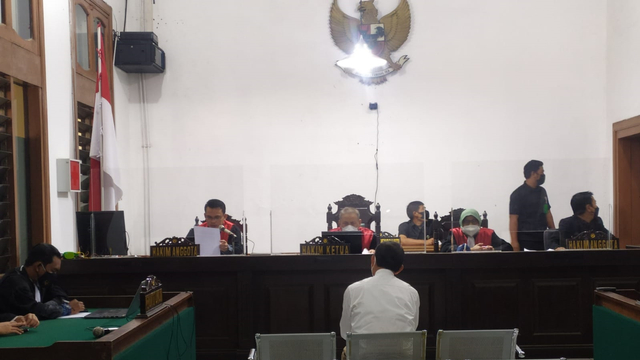 Wali Kota Cimahi Ajay Muhammad Priatna menjalani sidang pembacaan vonis di Pengadilan Tipikor Bandung. Foto: Rachmadi Rasyad/kumparan
