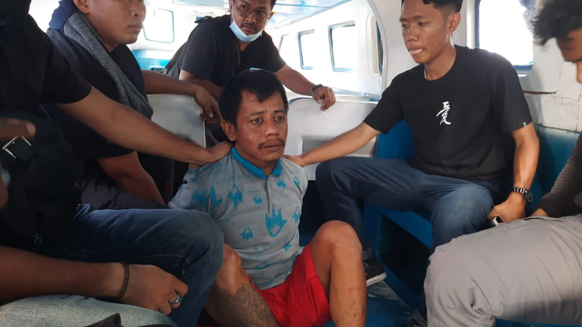 Napi saat diamankan petugas dan dibawa dari Pulau Hiri menuju Kota Ternate. Foto: istimewa