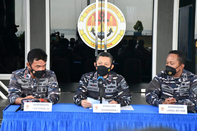 Kapal Tanker Diduga Pencuri Minyak Ditangkap TNI AL di Perairan Anambas (13928)