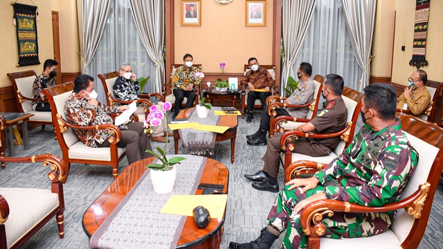 Gubernur Kepri bersama FKPD saat menemui Menkes, Budi Gunadi Sadikin. Foto: Istimewa.