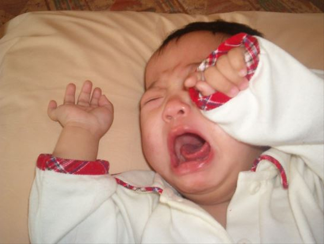 Ilustrasi pertolongan pertama kepala bayi terbentur (Sumber: Freepik)
