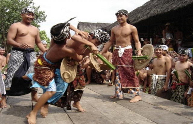 Ritual Mekare-kare Desa Tangenan. Foto: Pemerintah Kabupaten Karangasem