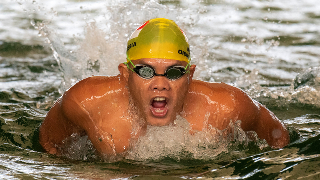 Atlet renang National Paralympic Committe (NPC) Sumatera Selatan berlatih di Jakabaring Aquatic Stadium, Jakabaring Sport City (JSC), Palembang, Sumatera Selatan, Kamis (26/8/2021). Foto: Nova Wahyudi/ANTARA FOTO