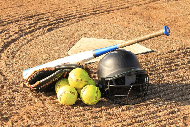 Perlengkapan Softball (Sumber: Pixabay)