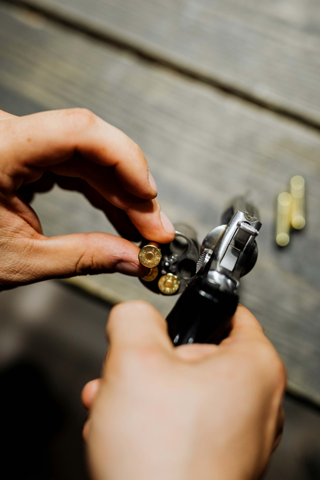 Ilustrasi pistol revolver. Foto: Karolina Grabowska/Pexels