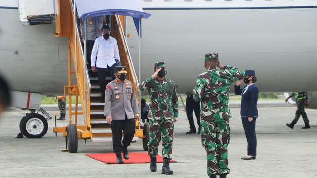 Kapolri, Panglima TNI dan Menpora tiba di Jayapura. (Dok Humas Polda Papua) 