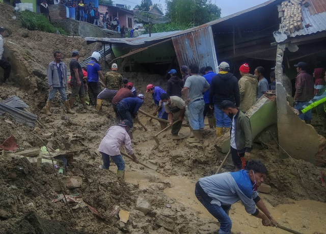 Foto: Proses Pencarian Korban Tanah Longsor Di Karo, Sumut | Kumparan.com