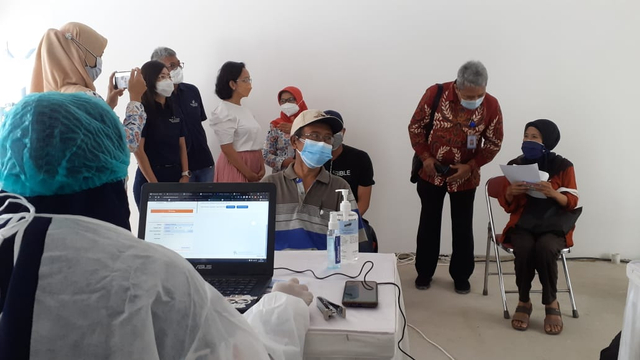 GKR Bendara, Puteri Keraton Yogyakarta, yang kunjungi vaksinasi di Barsa City, Jumat (27/8/2021). Foto: Erfanto/Tugu Jogja