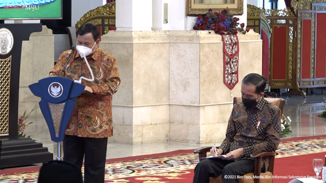 Melihat Prabowo Pakai Masker Berselang yang Mencuri Perhatian (4)