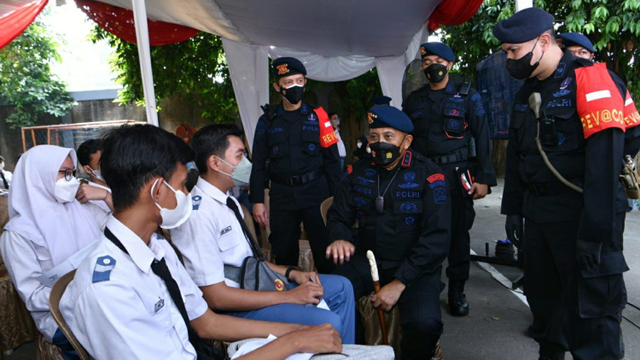 Brimob vaksinasi 38.000 pelajar Depok. Foto: Dok. Istimewa