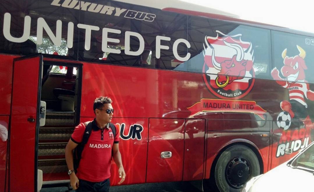 Foto: Deretan Bus Klub Sepak Bola Liga 1 2021, Mana yang Paling Keren? (264260)
