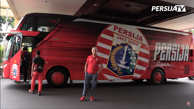 Foto: Deretan Bus Klub Sepak Bola Liga 1 2021, Mana yang Paling Keren? (264265)