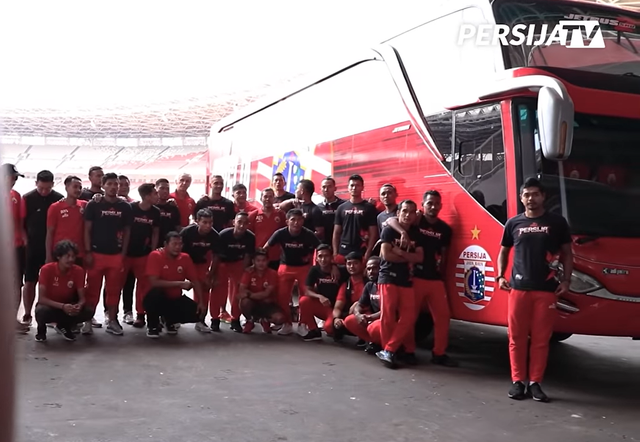 Foto: Deretan Bus Klub Sepak Bola Liga 1 2021, Mana yang Paling Keren? (264264)