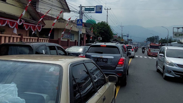 Lalu lintas kawasan wisata Puncak, Bogor, Minggu (29/8). Foto: Dok. Istimewa