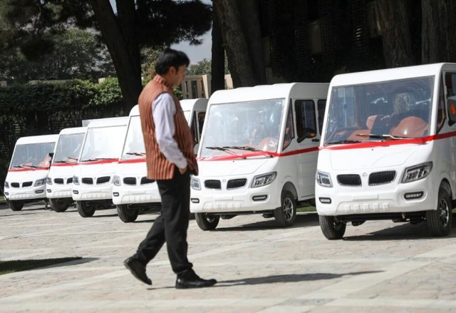 Mobil nasional Afghanistan, Amin Noor. Foto: business.com.tm