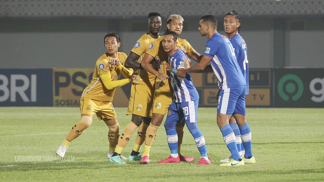 Duel Bhayangkara FC vs Persiraja Banda Aceh pada lanjutan Liga 1 2021/22 di Stadion Indomilk Arena, Minggu (29/8) malam, berakhir dengan skor 2-1 untuk kemenangan Bhayangkara FC. Foto: Dok. PT LIB