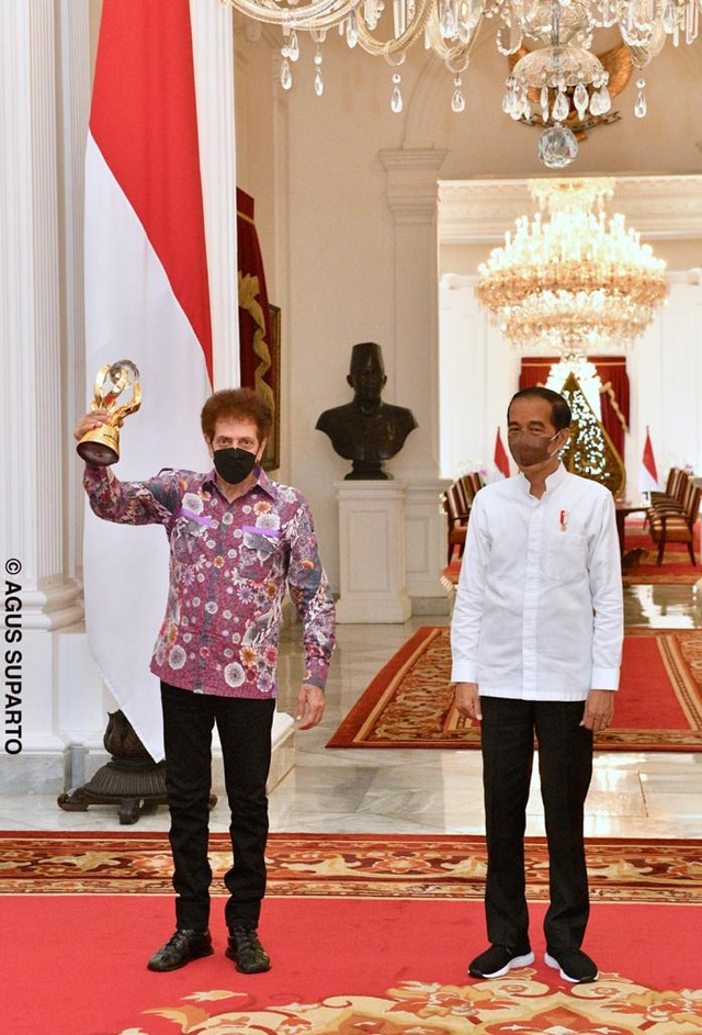 Presiden Joko Widodo bertemu Ahmad Albar di Istana Merdeka, Jakarta.  Foto: Dok. Agus Suparto