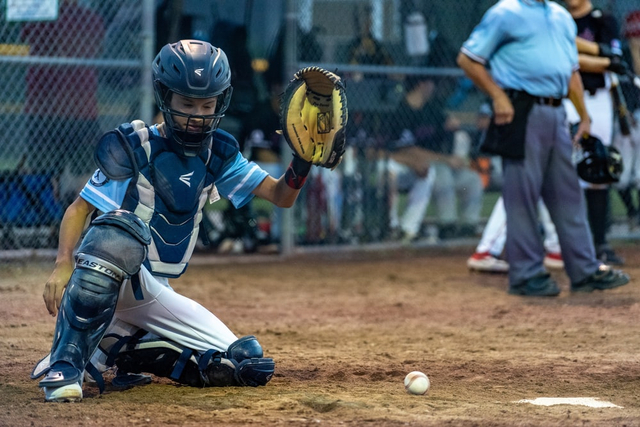 Teknik Menangkap Bola dalam Permainan Softball (Sumber: Unsplash)