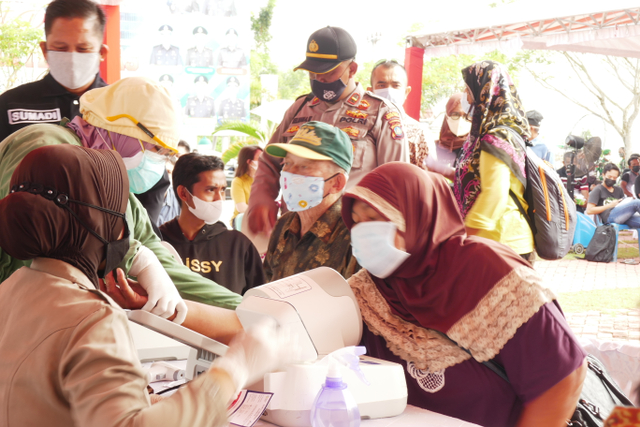 Pelaksanaan vaksinasi massal di Kepri. Foto: Ismail/kepripedia.com