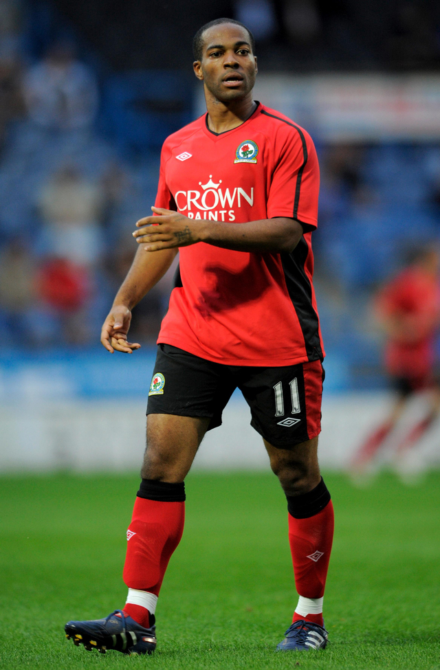 Maceo Rigters saat bermain di Blackburn Rovers pada 21 Juli 2010. Foto: Michael Regan/Getty Images
