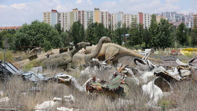 Wahana Jurassic Park di Turki yang terabaikan. Foto: AFP/ADEM ALTAN 
