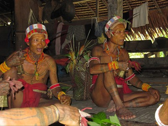 Tari Luruk Langgai, sumber foto: https://www.flickr.com/