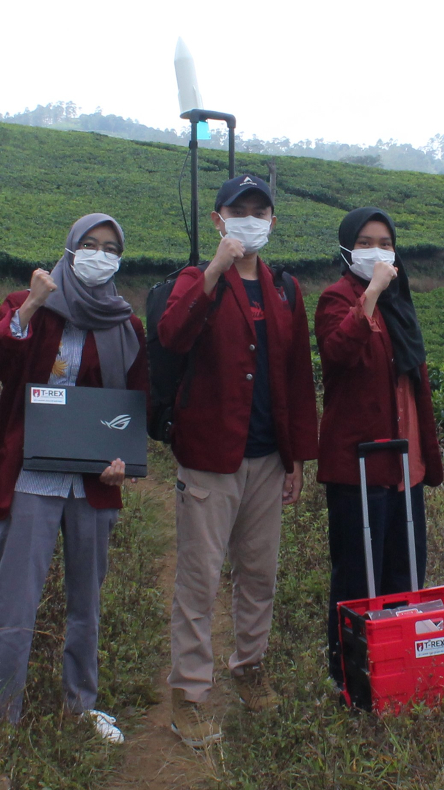 Mahasiswa Tel-U berhasil membuat ransel untuk layanan darurat gratis pasca bencana. Inovasi alat T-REX berhasil memberikan layanan telepon dan SMS secara gratis pada uji coba di Ciwidey, Kab. Bandung.