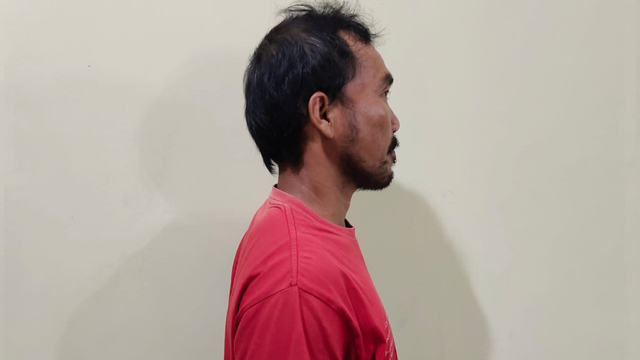 YI, tersangka kasus penjambretan dengan korban seorang bidan di Karanganyar. (FOTO: Humas Polres Karanganyar)