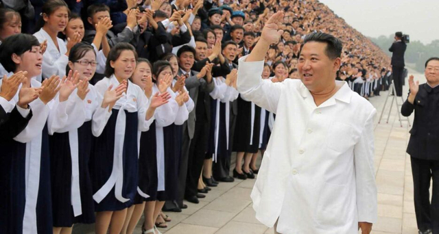 Pemimpin Korea Utara Kim Jong-un terlihat lebih kurus. Foto: Dok. Rodong Sinmun