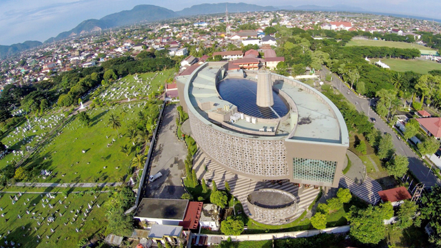 Museum tsunami Aceh, salah satu tempat wisata unggulan di Banda Aceh. Foto: Abdul Hadi/acehkini