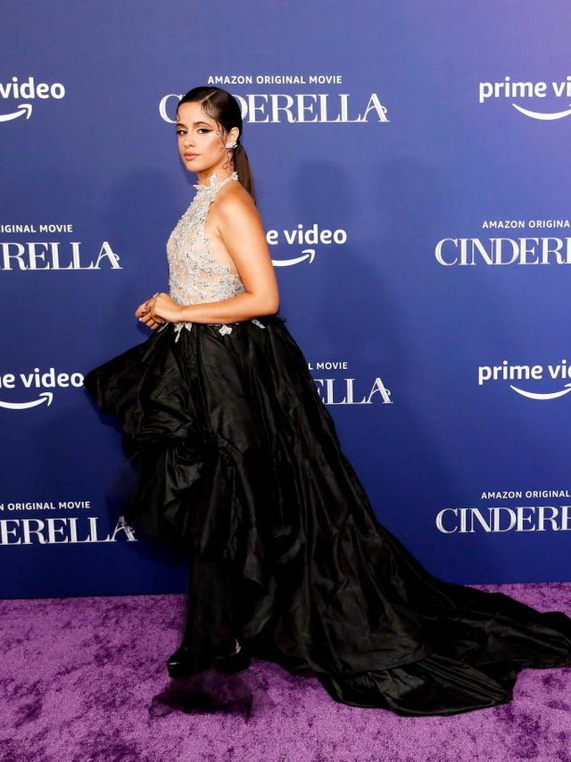 Pemeran Camila Cabello menghadiri pemutaran perdana film "Cinderella" di The Greek Theatre di Los Angeles, California, AS. Foto: Mario Anzuoni/REUTERS