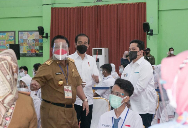Jokowi Tinjau Vaksinasi di SMAN 2 Bandar Lampung, Ini Kata Salah Satu Siswa (3)