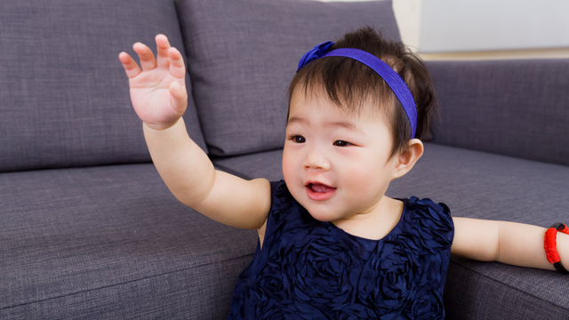 Ilustrasi bayi melambaikan tangan. Foto: Shutter Stock