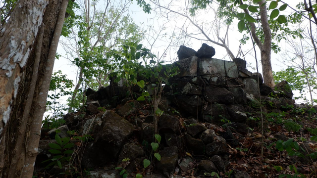 Sebuah situs yang diduga stupa candi Buddha ditemukan di Bukit Mintorogo, Gayamharjo, Kecamatan Prambanan, Kabupaten Sleman, DI Yogyakarta. Foto: Arfiansyah Panji/kumparan