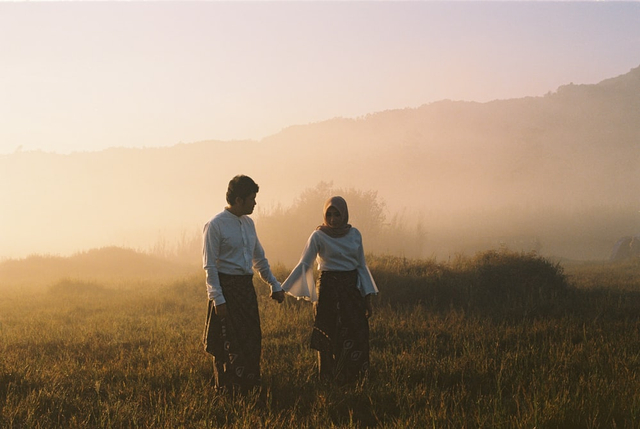 Memiliki jodoh yang baik dengan memperbanyak membaca doa mendapatkan jodoh. Foto: dok. https://unsplash.com/