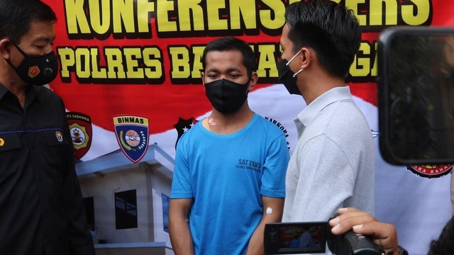 Polres Banjarnegara menggelar jumpa pers kasus suami tusuk istrinya hingga tewas, Kamis (2/9). Foto: Dok. Istimewa
