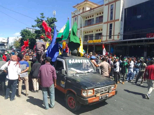 Aksi demo Mahasiswa Cipayung Plus Kota Kupang di depan Polda NTT, Kamis 2 September 2021. Foto : Istimewa