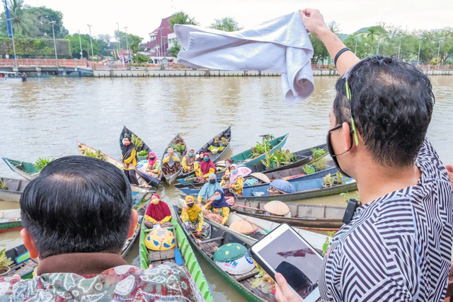 Pesona wisata susur sungai di Sungai Martapura, Banjarmasin Foto: Dok. Kemenparekraf