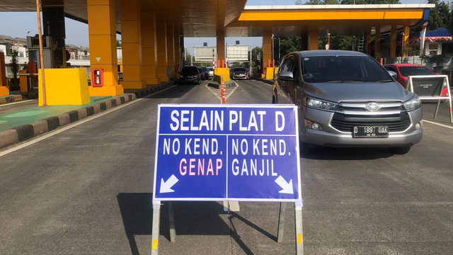 Pintu tol Pasteur, Kota Bandung mulai menerapkan ganjil-genap, Jumat (3/9). Foto: Dok. Istimewa