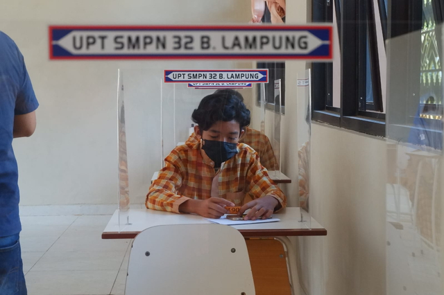 Persiapan PTM Tatap Muka, 7 Ribu Siswa SMP di Bandar Lampung Mulai Divaksin (3)