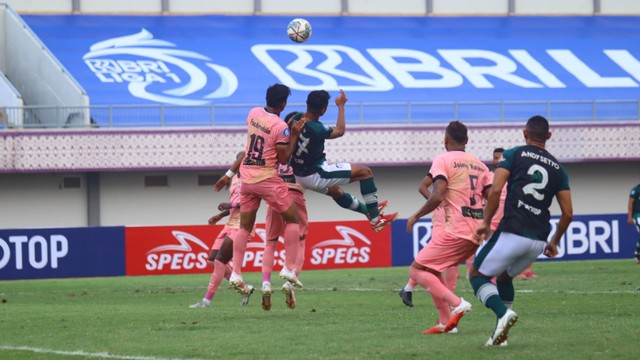 Pertandingan Persikabo vs Madura United di Liga 1, Jumat (3/9).  Foto: Dok: Panpel Persikabo vs Madura United