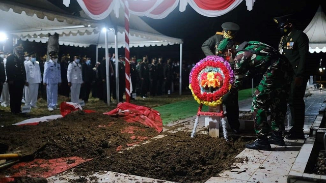 Pemakaman secara militer terhadap jenazah Praka Muhammad Dhirhamsyah di Kabupaten Pangkep, Sulawesi Selatan. Foto: Dok. Istimewa