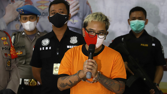 Coki Pardede memberi keterangan saat rilis terkait kasus penyalahgunaan narkoba di Polres Tangerang Kota, Tangerang, Sabtu, (4/9/2021). Foto: Dok. Ronny