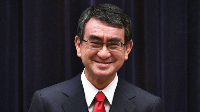 Salah satu calon Perdana Menteri baru Jepang, Taro Kono. Foto: Kazuhiro Nogi/AFP