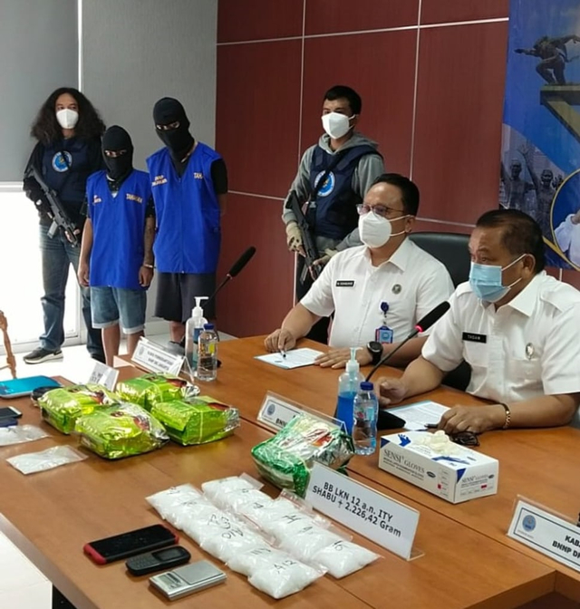Konferensi Pers yang dipimpin Kepala BNNP DKI Jakarta terhadap operasi penangkapan jaringan narkotika Sumatera-Jakarta. (Foto: Dok. Pribadi)